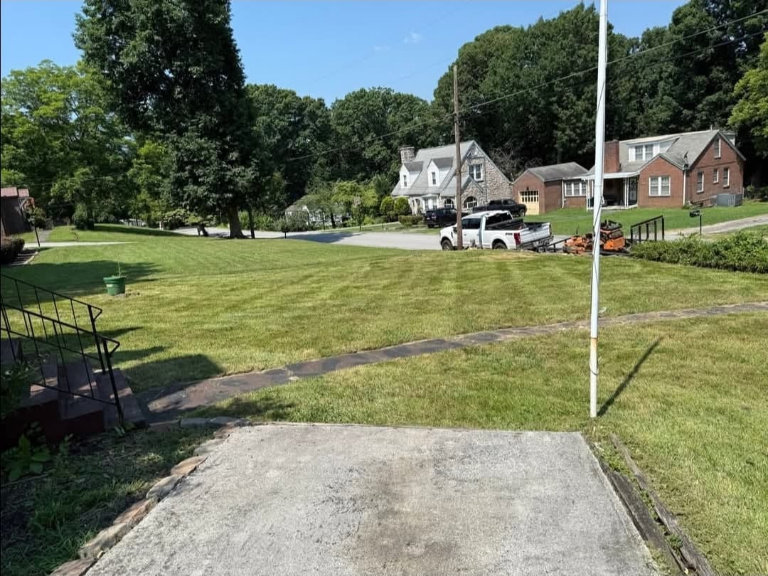 Professional Striping - Professional lawn care in Maryville Neighborhood
